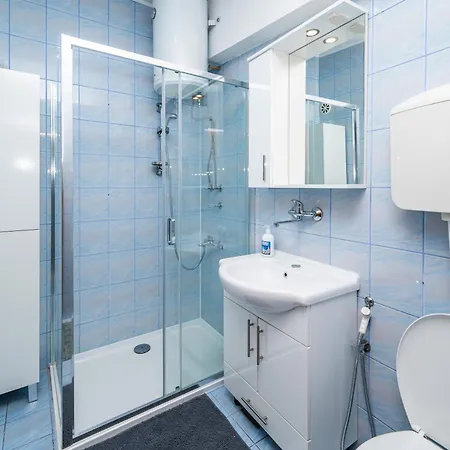 Quiet With Free Parking شقة