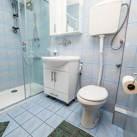 Quiet With Free Parking شقة