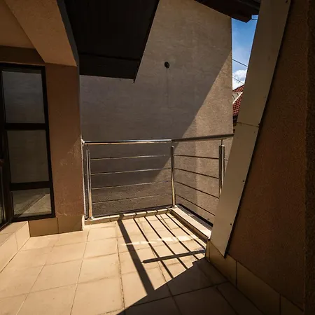 Quiet With Free Parking *